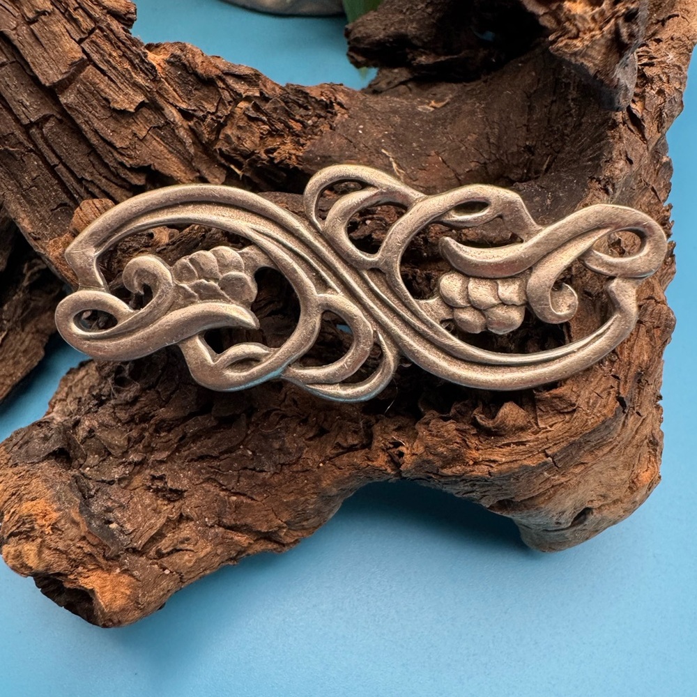 Seagull Pewter Canada vintage pewter scroll brooch, EUC. - Picture 1 of 5